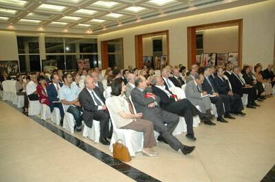 centre-signature-hariri-20061011-033